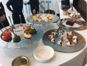 輸入車ディーラーSALEイベント告知グラフィック